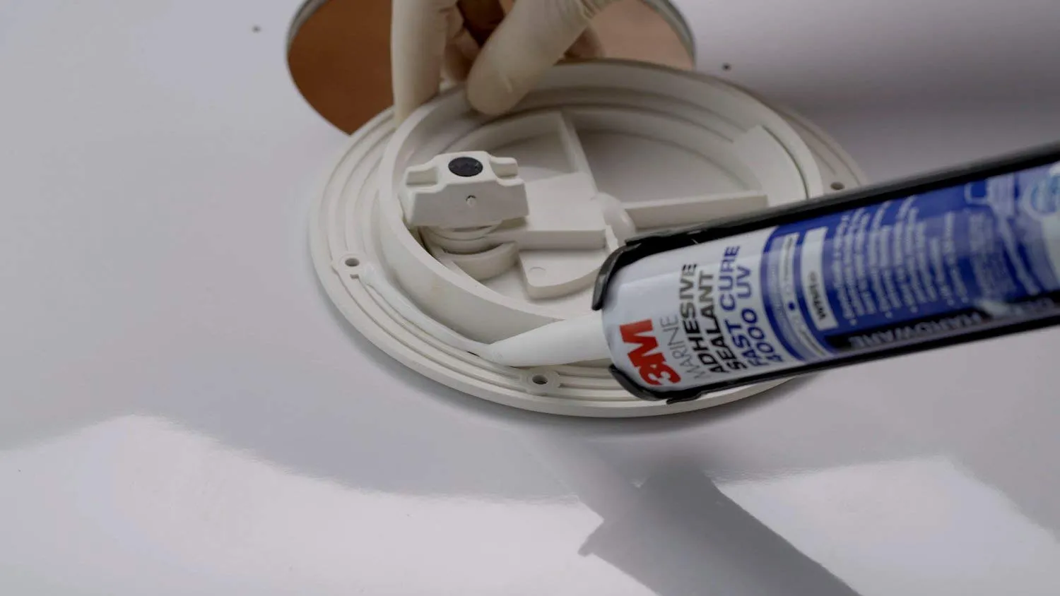 3M Marine Adhesive Sealant 4000 UV, PN06580, White, Medium Strength Flexible Waterproof Adhesive Sealant for Boats and RVs, UV Resistant, Cures in 24 Hours, 295 mL Cartridge, 10 Fl Oz (Pack of 1)