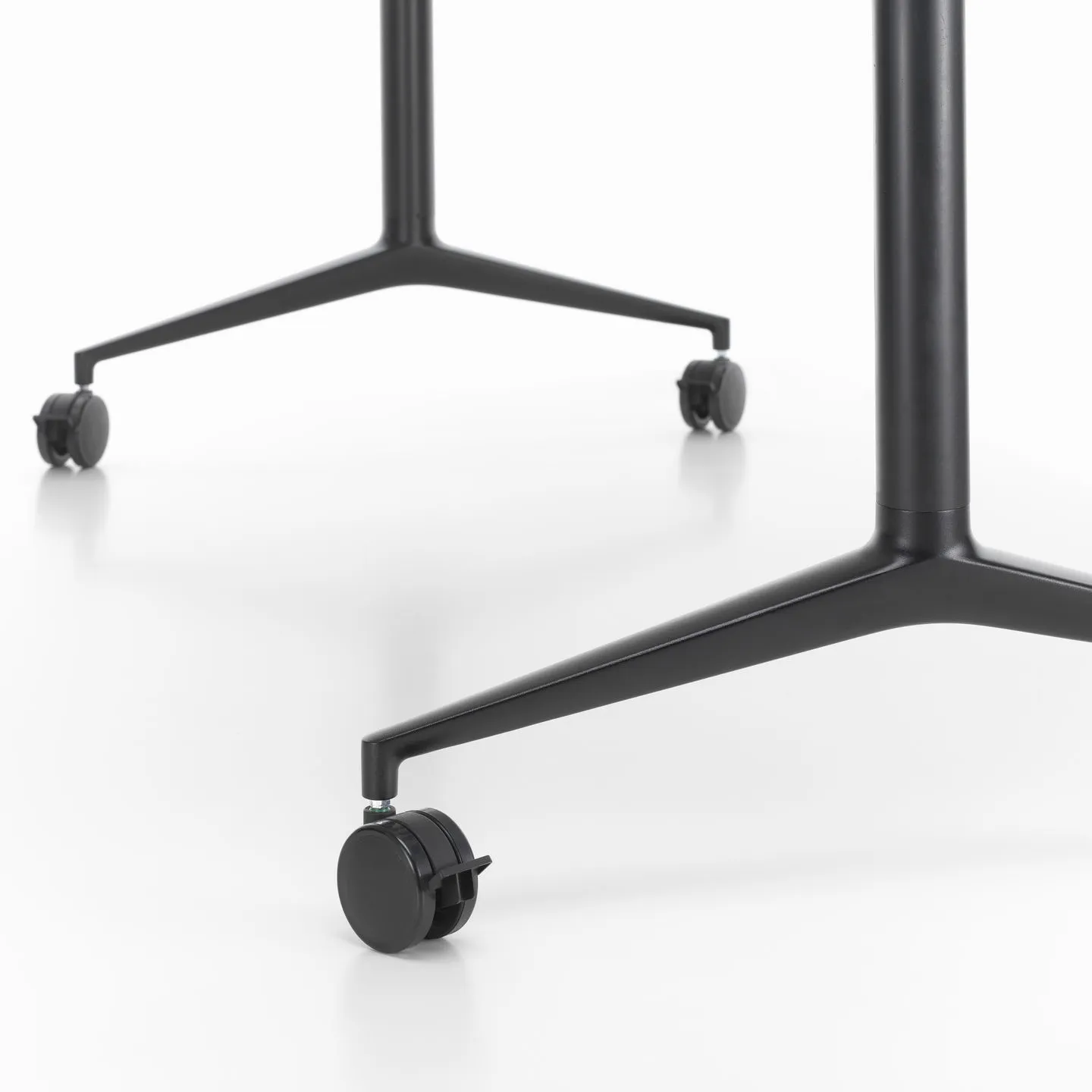 MedaMorph Folding Table